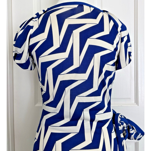 DVF Diane Von Furstenberg Iconic Silk Wrap Dress Betsy Blue White Sz 2 Geometric - Picture 11 of 16